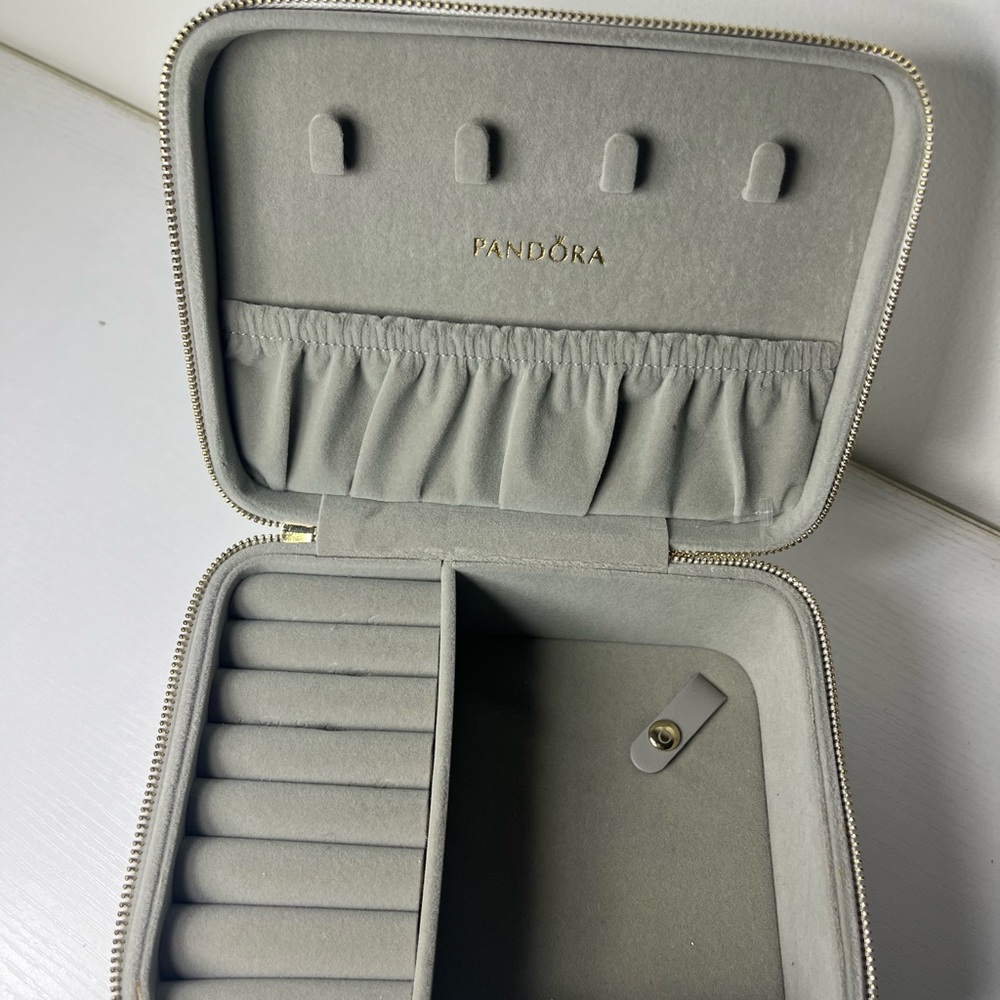 Pandora White Floral Zip Jewelry Case Travel Organizer Ring & Charm Storage - Picture 4 of 8